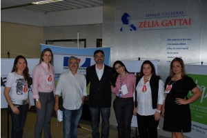 O professor Pedro Cordier com Fernando Passos e a equipe responsável pelo evento.